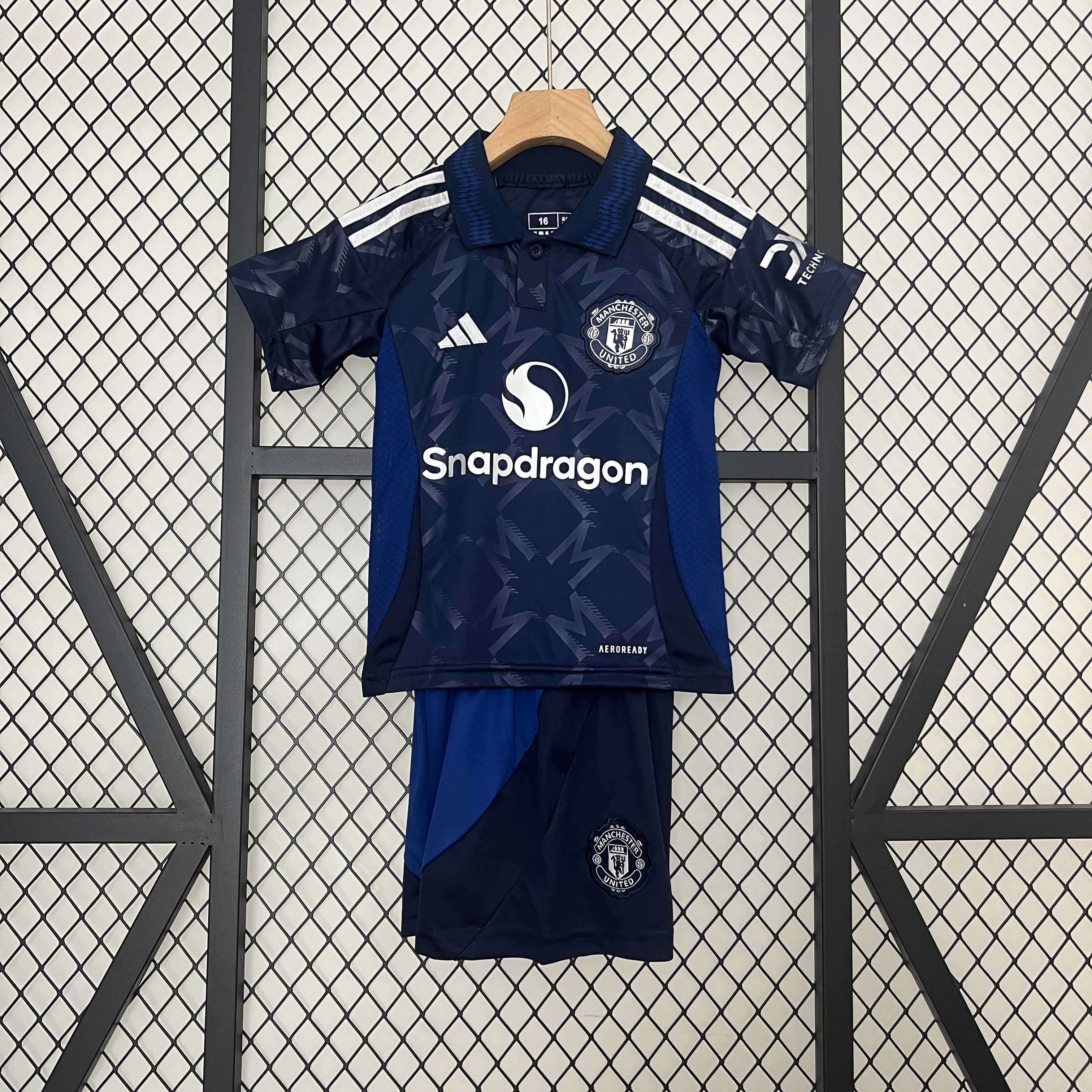 Manchester United 2024/25 Away Kids Kit