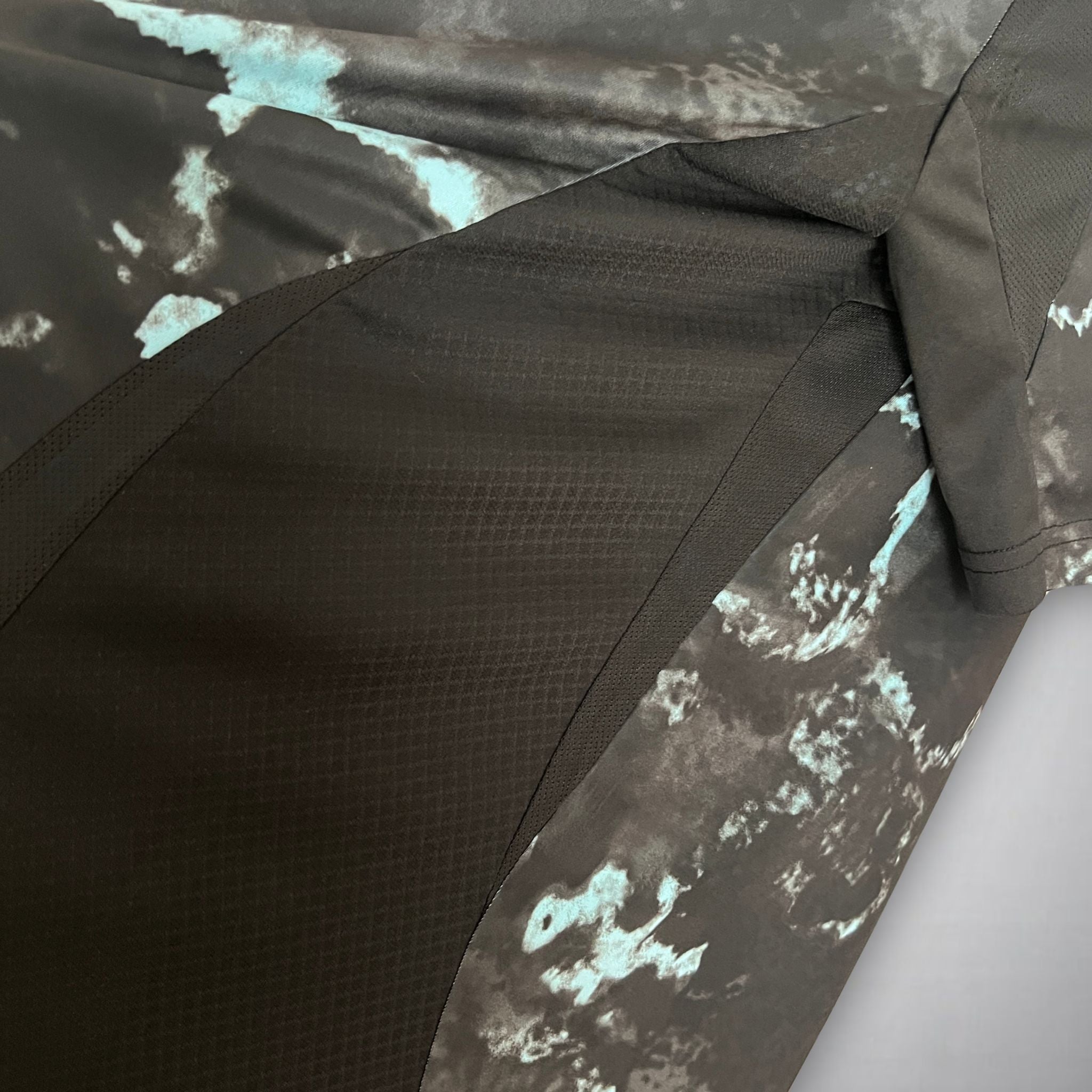 24/25 Bayern München Away Kit