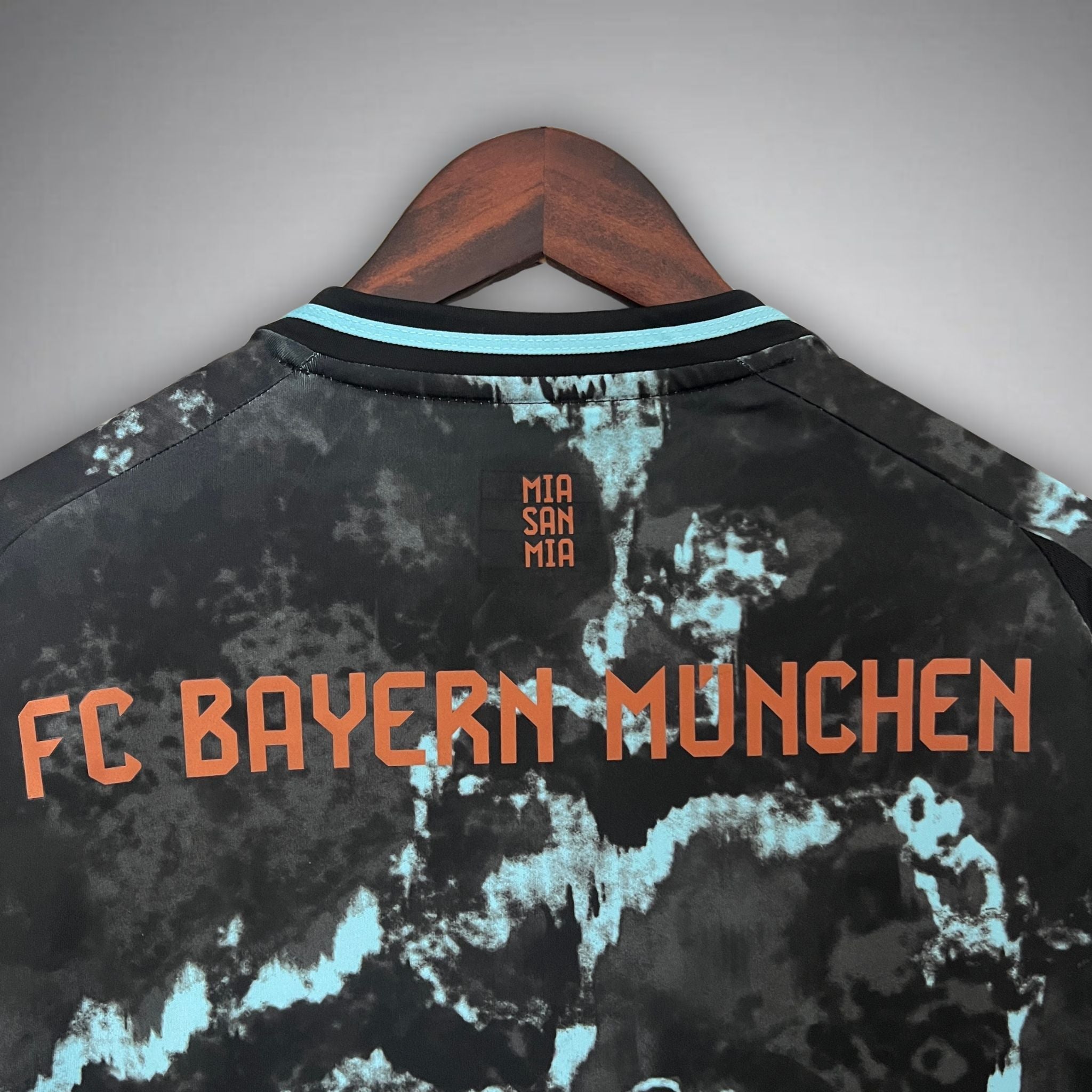 24/25 Bayern München Away Kit