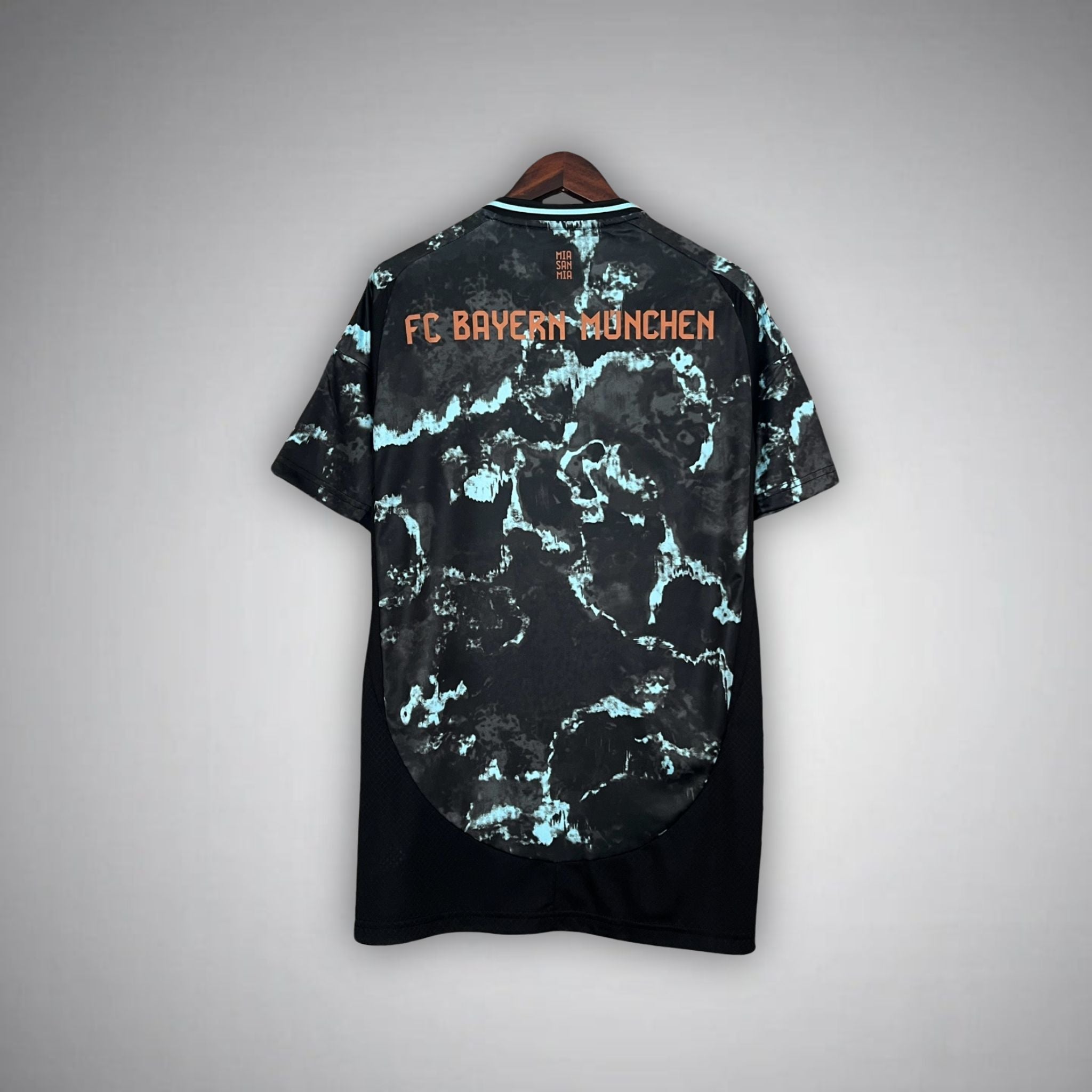 24/25 Bayern München Away Kit
