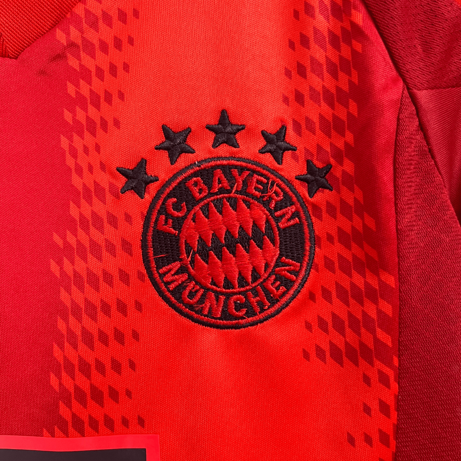 24/25 FC Bayern Home Kids Kit