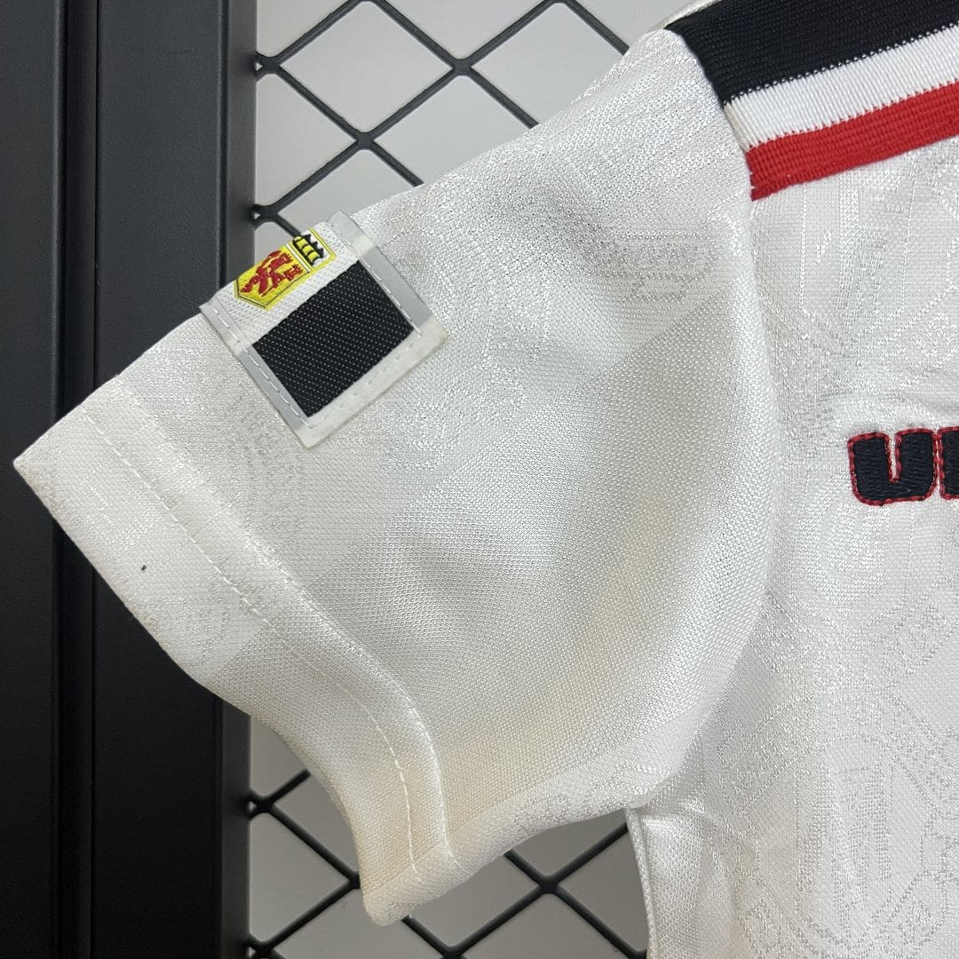 Manchester United 97/98 Away Kids Kit