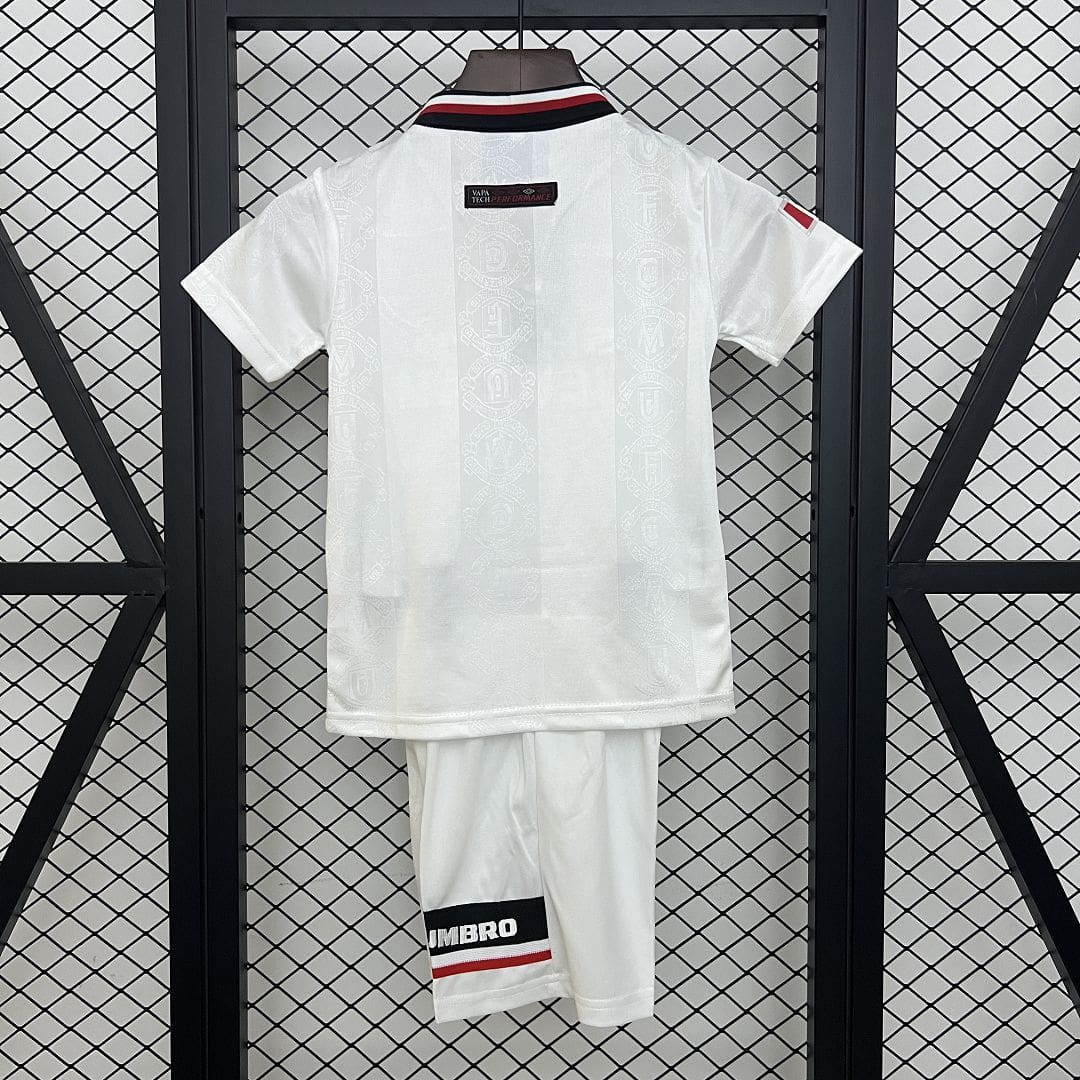 Manchester United 97/98 Away Kids Kit