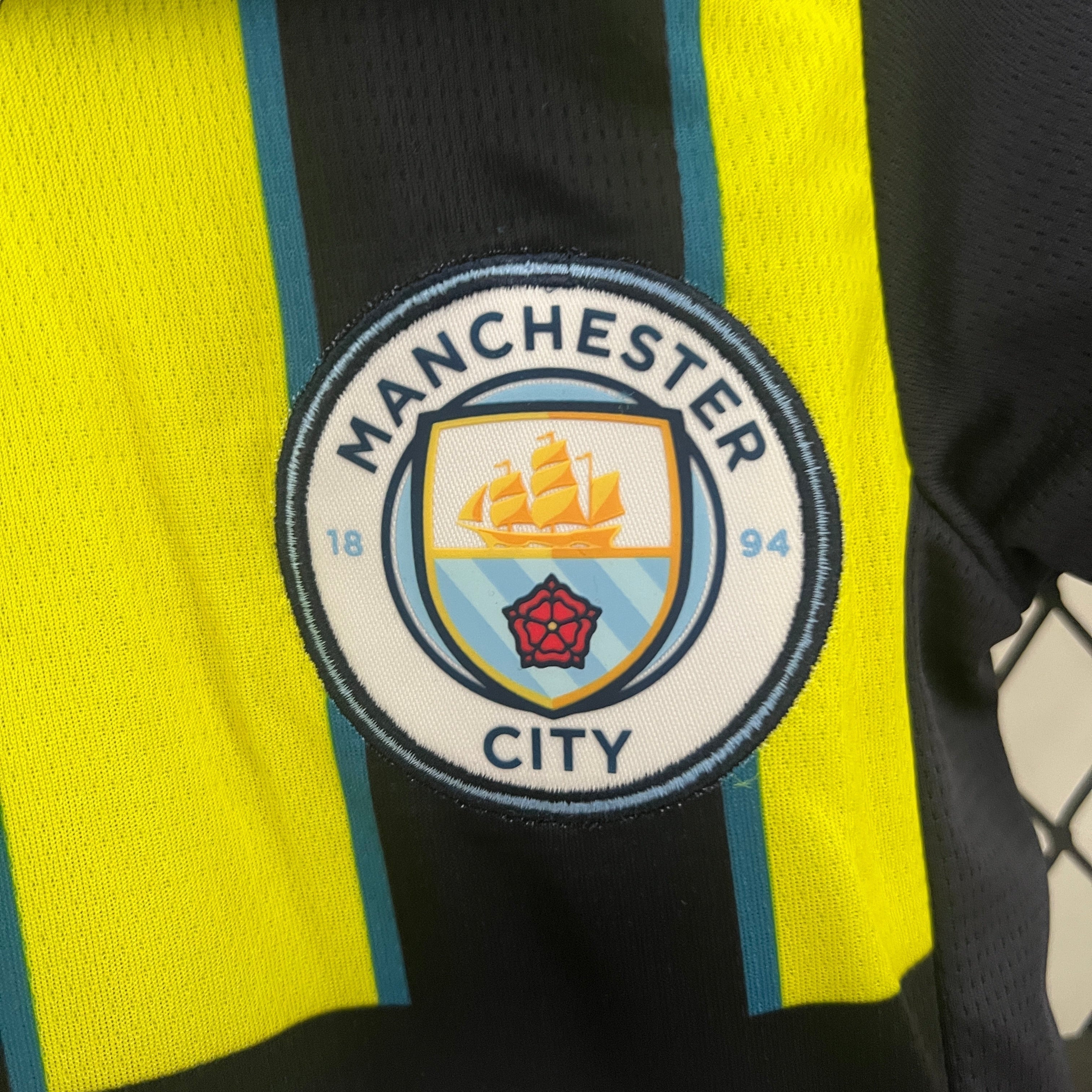 Manchester City 2024/25 Away Kids Kit