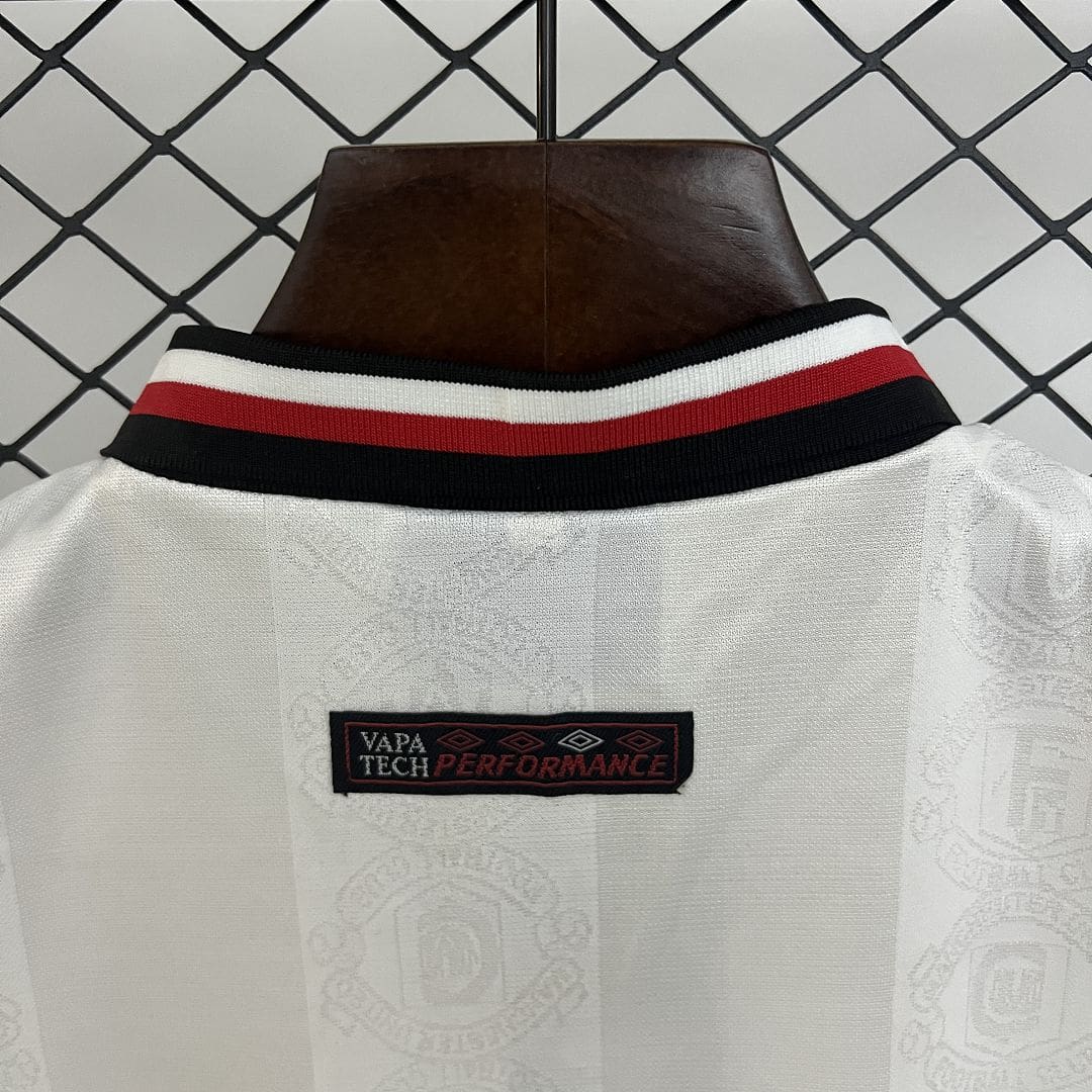Manchester United 97/98 Away Kids Kit