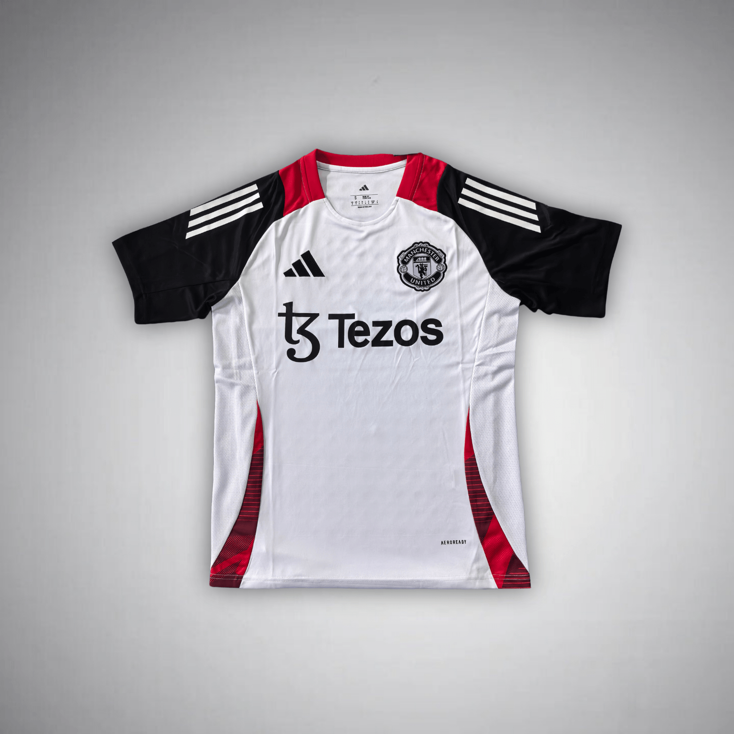Manchester United Striker 24 Kit