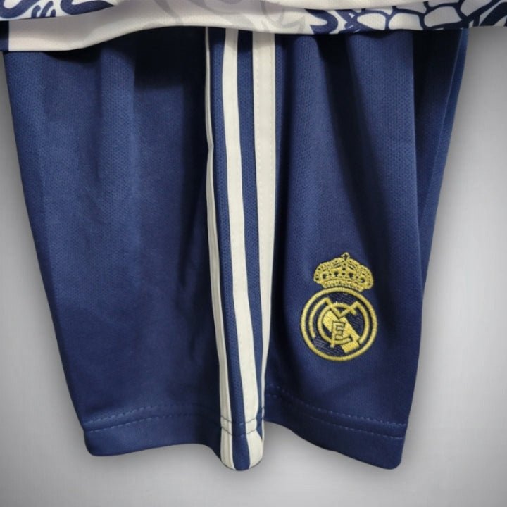 Real Madrid Dragon Blanco Kids Kit