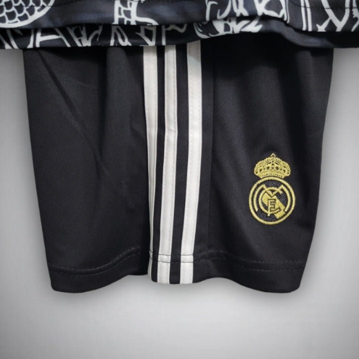 Real Madrid Dragon Negro Kids Kit